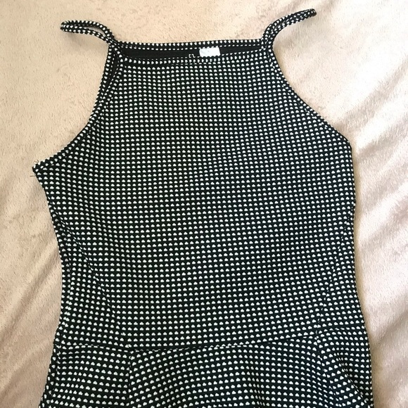 H&M dress 👗 - Picture 2 of 3